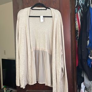 Maurices size 4 oatmeal colored cardigan